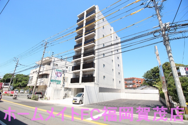 【福岡市西区周船寺のマンションの建物外観】