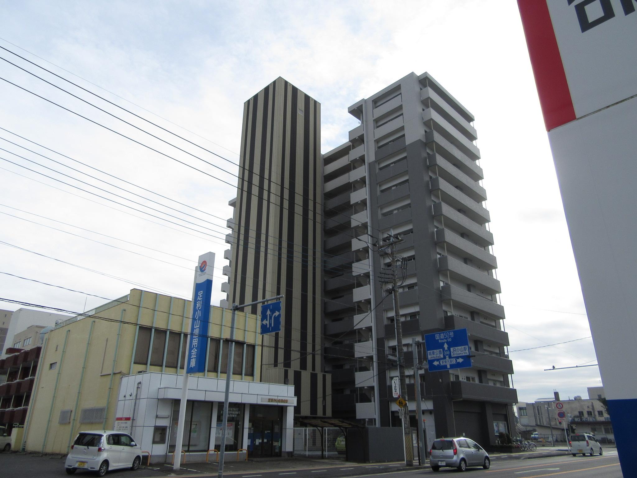 【サンデュエル小山駅東通りのエントランス】