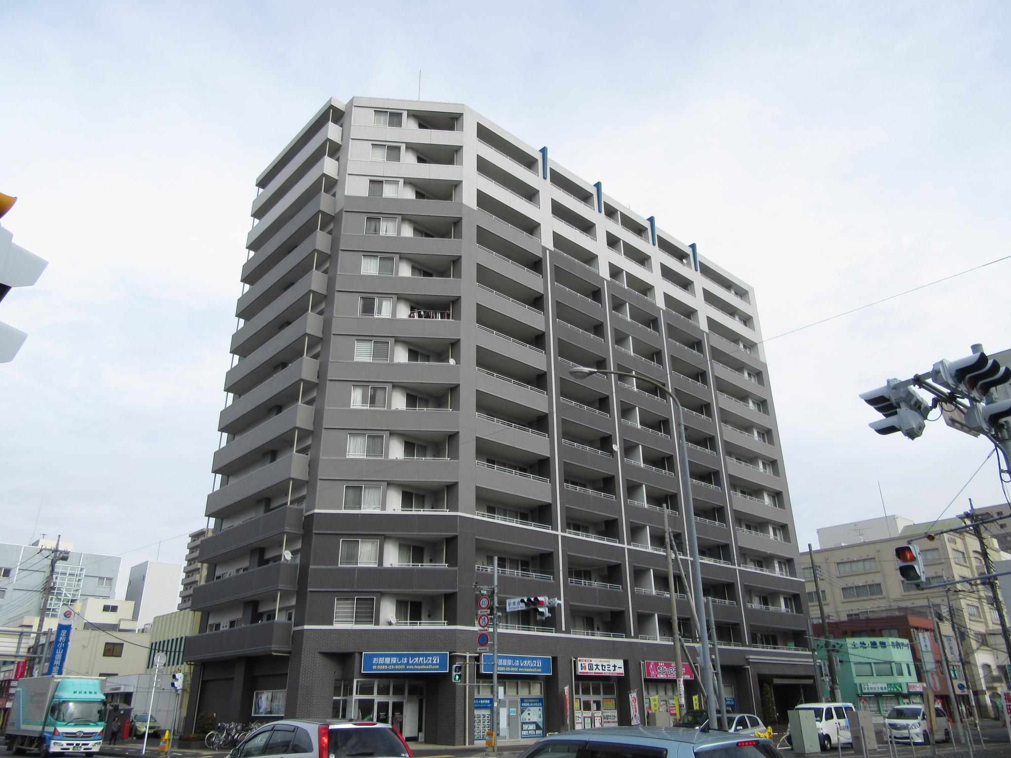 【サンデュエル小山駅東通りの建物外観】