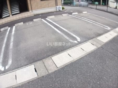 【グランソレイユ　Ｂ棟の駐車場】