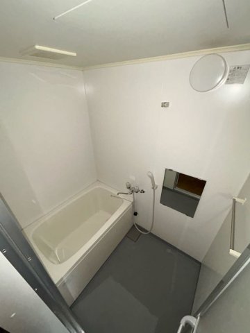 バス・シャワールーム　落ち着いた空間のお風呂です