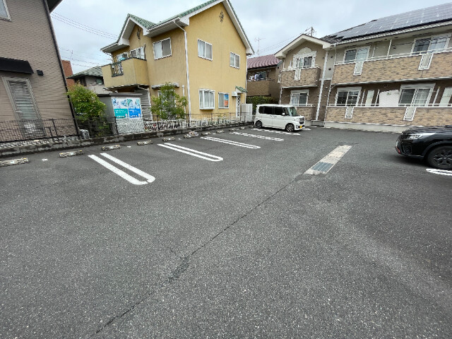 【倉敷市安江のアパートの駐車場】