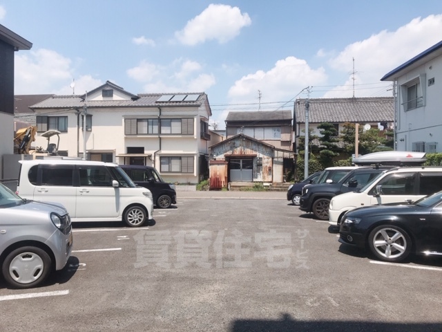 【名古屋市熱田区千年のマンションの駐車場】