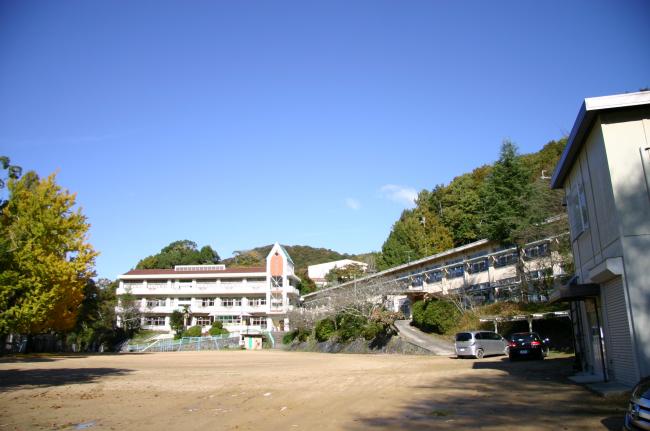 【アーバンシティ三島の小学校】