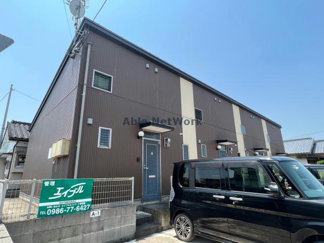 都城市郡元町のアパートの建物外観