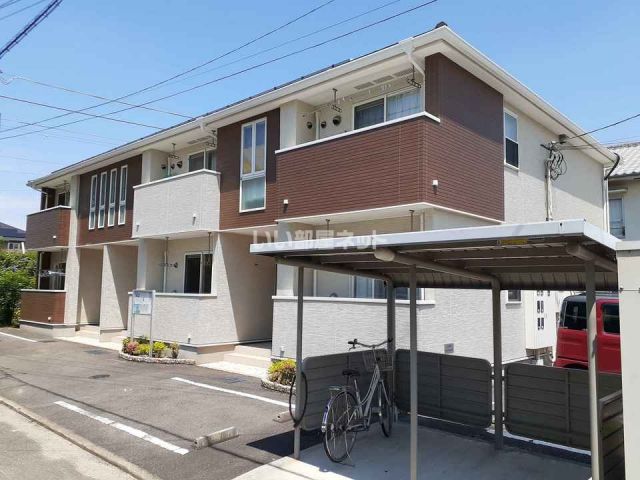 松山市小栗のアパートの建物外観