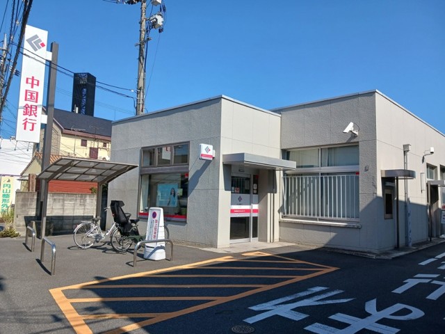 【岡山市中区倉富のアパートの銀行】