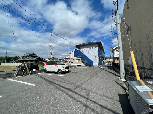 【倉敷市上富井のアパートの駐車場】