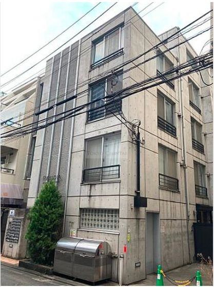 【新宿区西新宿のマンションの建物外観】