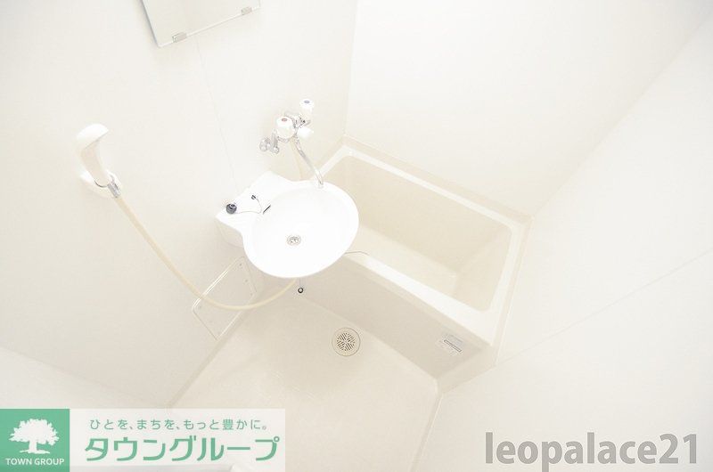 バス・シャワールーム　バス・トイレ別です。同タイプの写真です。