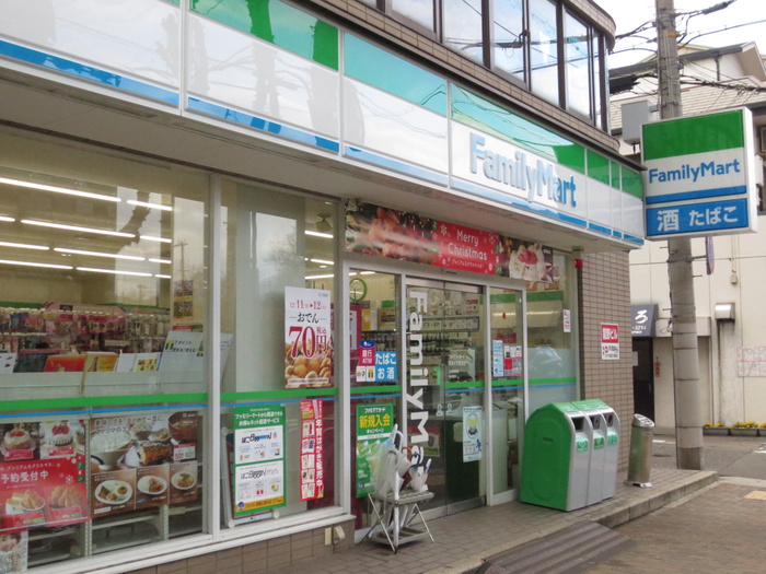 コンビニ　ファミリーマート（コンビニ）まで479m