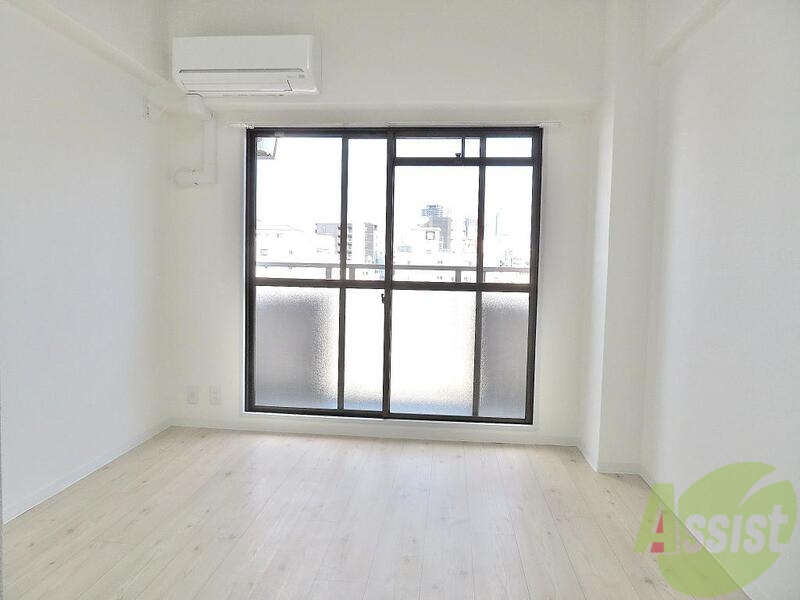 居室・リビング　スッキリとした空間。閑静な住宅地でのんびりと過ごしましょう。