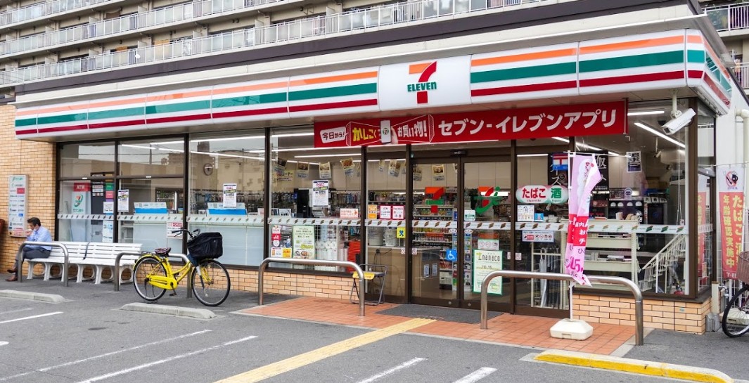 コンビニ　セブンイレブン大阪三国本町3丁目店（コンビニ）まで401m
