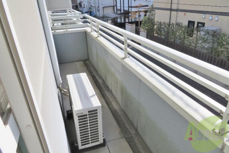 バルコニー　２部屋分つながっており、広いバルコニーですね。