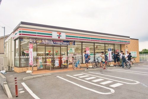 コンビニ　セブンイレブン 小平回田町店（コンビニ）まで253m