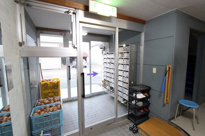 玄関　共用玄関です