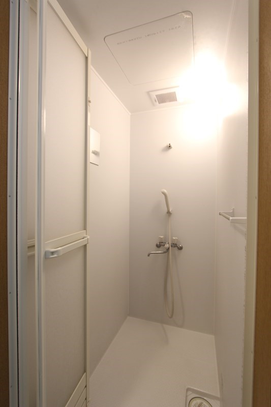その他共有部分　個室のシャワールームです