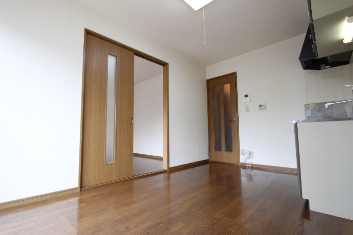 居室・リビング　ダイニングキッチン・反転写真参照