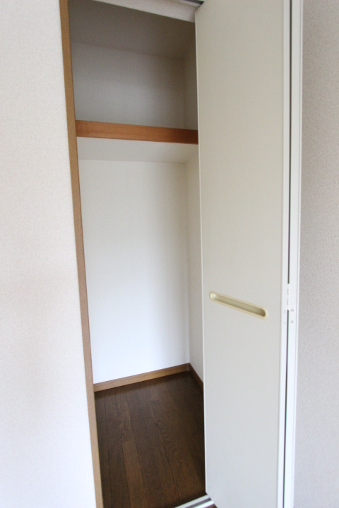 収納　洋室収納・反転写真参照