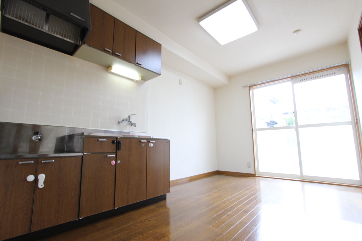 キッチン　ダイニングキッチン・反転写真参照