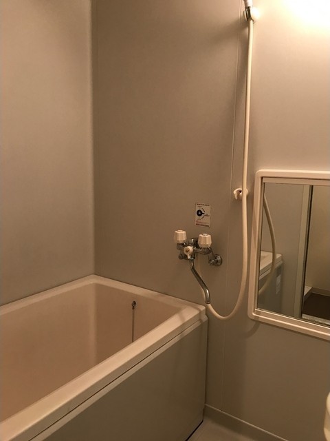 バス・シャワールーム　別号室参考写真（反転）