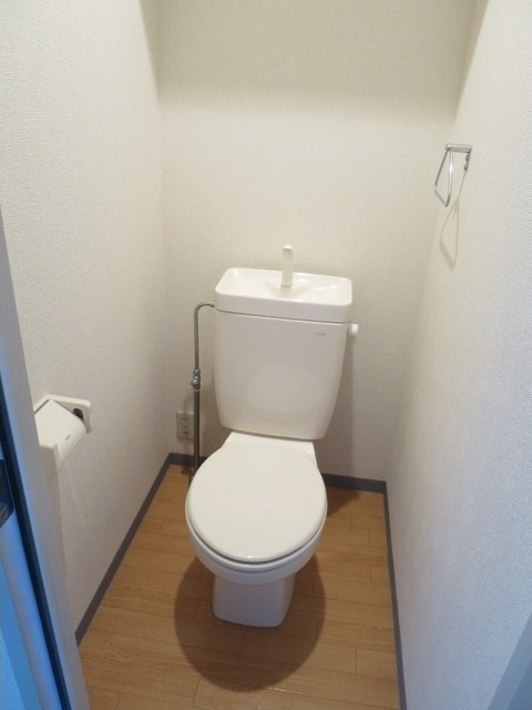 トイレ　別号室参考写真（反転）