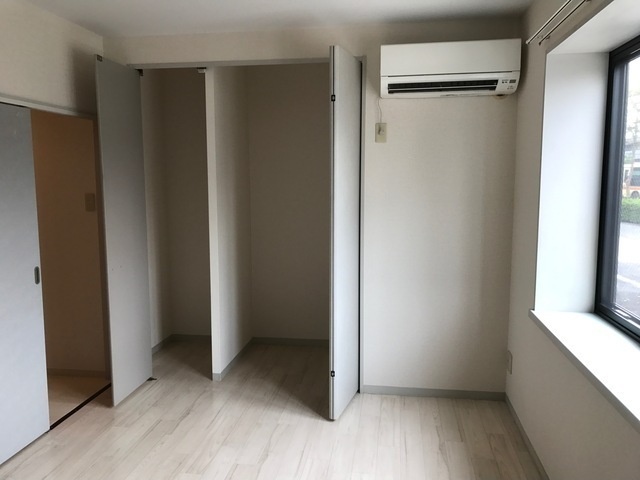 居室・リビング　別号室参考写真（反転）