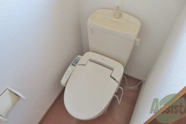 トイレ　温水洗浄便座で一年中快適に過ごせますね。