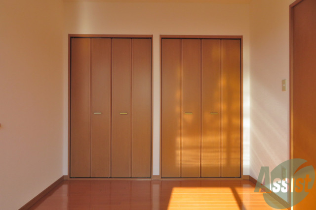 収納　クローゼット収納が２面あってお洋服たくさん収納できますね。