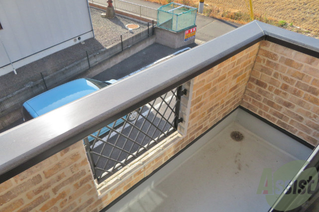 バルコニー　バルコニーがついてお洗濯もたくさん干せますね。