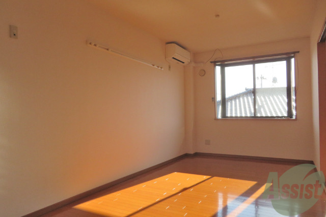 居室・リビング　広いリビングでお友達を呼んでも大丈夫な広さですね。