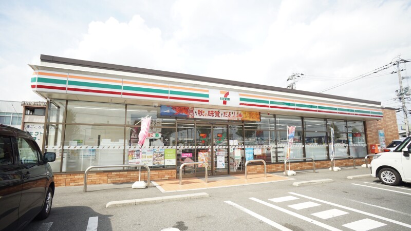 コンビニ　セブンイレブン飯塚川津店（コンビニ）まで526m