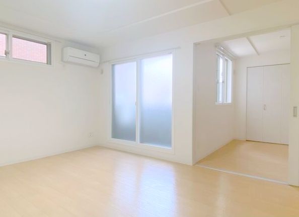 居室・リビング　明るいリビングです☆