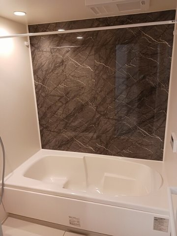 バス・シャワールーム　コンパクトで使いやすいお風呂です