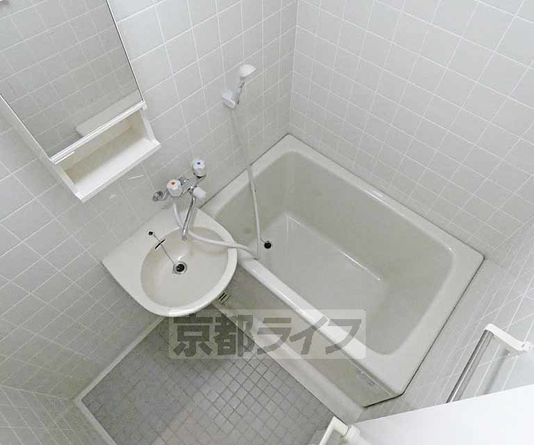 バス・シャワールーム　バスルームです。