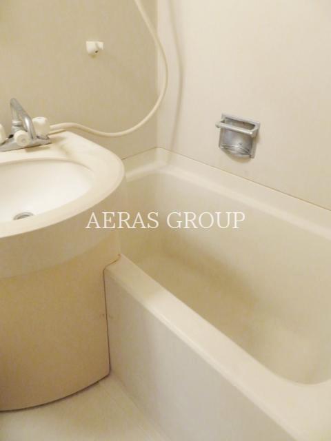 バス・シャワールーム　清潔感のあるお風呂