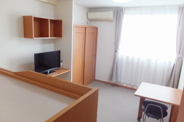 居室・リビング　1階はフローリング、2階はじゅうたんです。