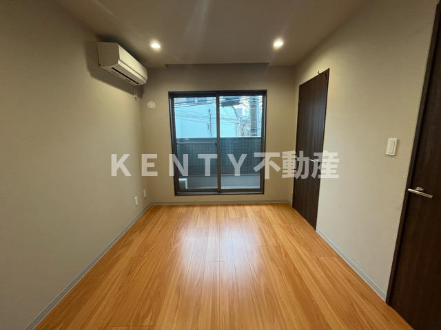 その他部屋・スペース　広くて明るい寝室