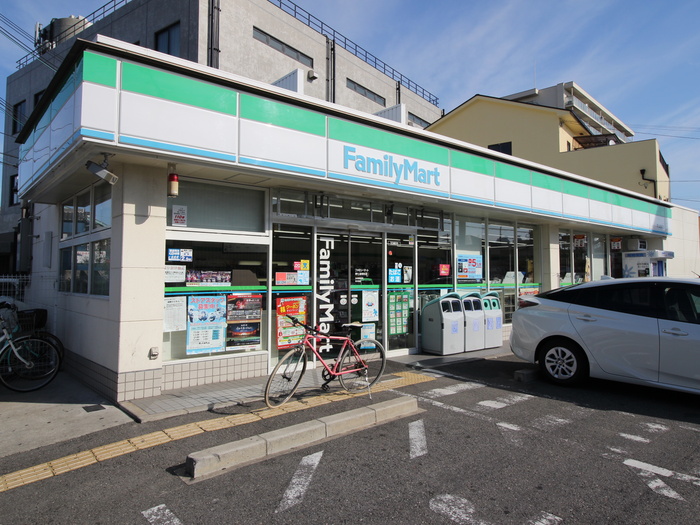 コンビニ　ファミリーマート（コンビニ）まで60m