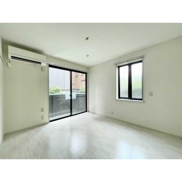 居室・リビング　☆角部屋で２面採光のお部屋です！