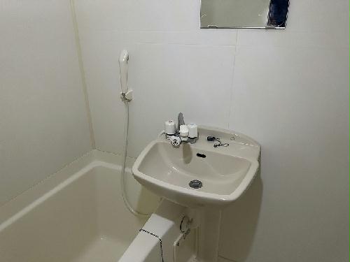 バス・シャワールーム　ベッド下収納