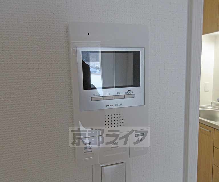 セキュリティ　モニター付きで来訪者の確認ができて安心です。