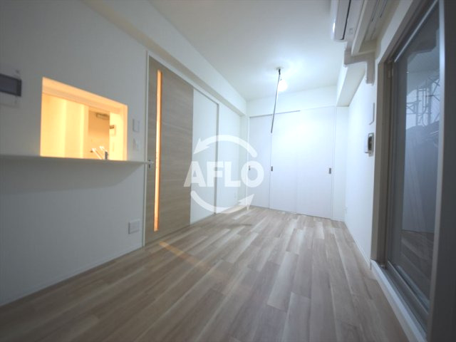 居室・リビング　アーバネックス本町　開放的な室内