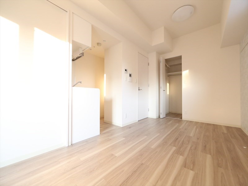 居室・リビング　洋室10.8帖　ウォークインクローゼット（収納充実してます）