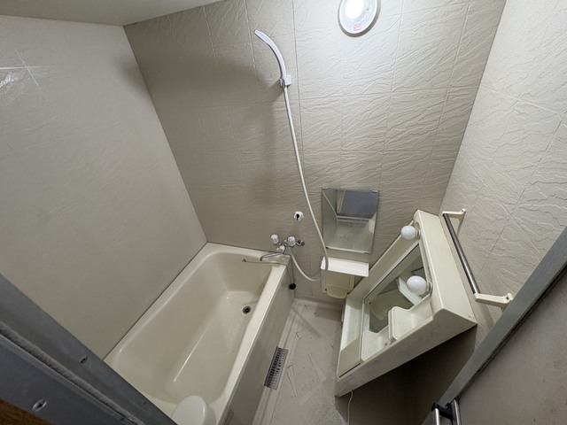 バス・シャワールーム　リフォーム中になります