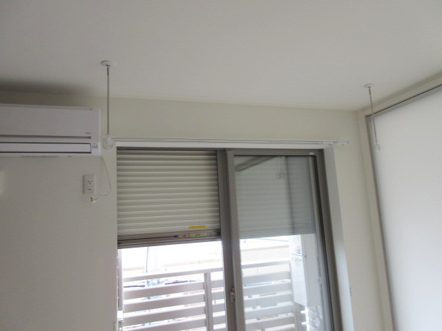 その他　★防犯シャッターに室内物干しフック★