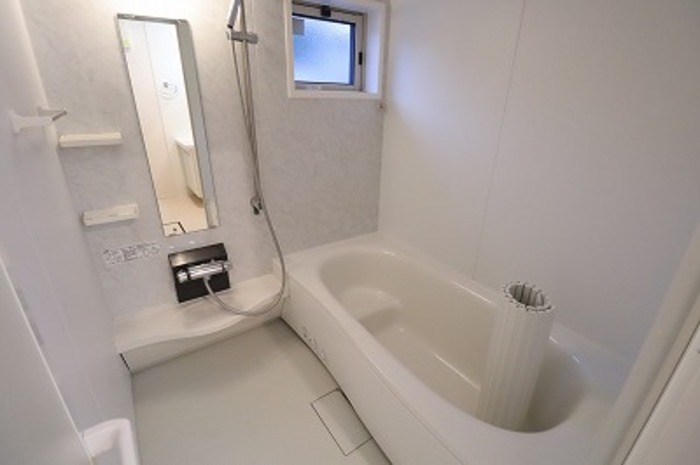 バス・シャワールーム　一坪タイプ浴室（追い焚き機能付き）