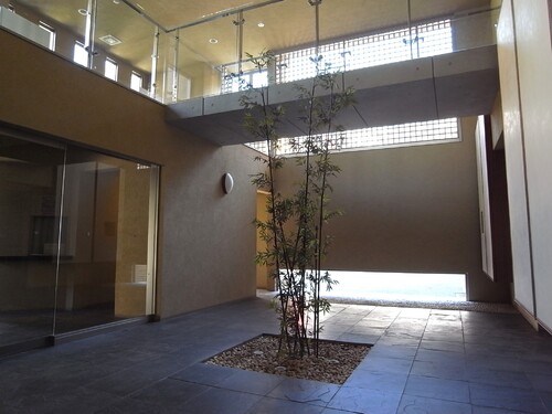 ロビー　ロビー別角度　※2013年3月撮影の写真