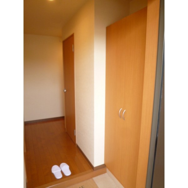 玄関　※同物件別部屋参考画像