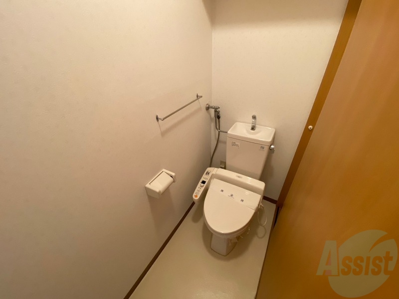 トイレ　ウォシュレット機能がついたトイレ。安心して使用できますね。